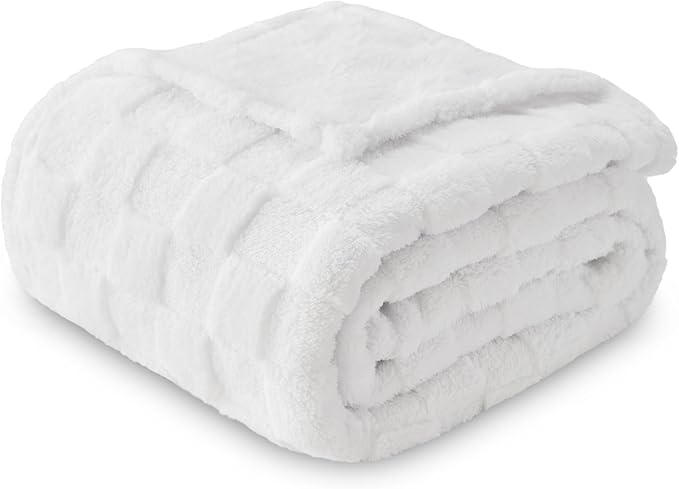 NEWCOSPLAY Super Soft King Blanket White Premium Silky Flannel Fleece 3D Checkered Lightweight Bed Blanket All Season Use (White Checkered, King(90"x110"))
