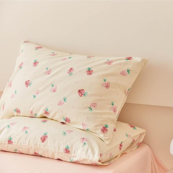 Nayoroom Strawberry Duvet Cover Set King Size Girls Cute Pink Strawberries Kawaii Comforter Cover 3 Pieces Soft Lightweight Microfiber Cream White Bedding with Zipper Closure