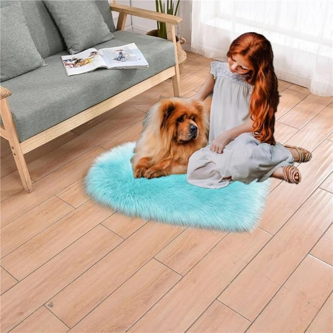 Fluffy Faux Fur Heart Shaped Area Rug Soft Fuzzy Carpet Home Decoration Wedding Party for Bedroom Living Room Bedside 40x40cm Light Blue