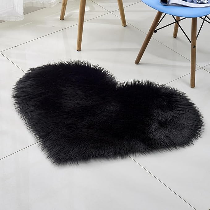 Fluffy Faux Fur Heart Shaped Area Rug Soft Fuzzy Carpet Home Decoration Wedding Party for Bedroom Living Room Bedside 120x150cm Black