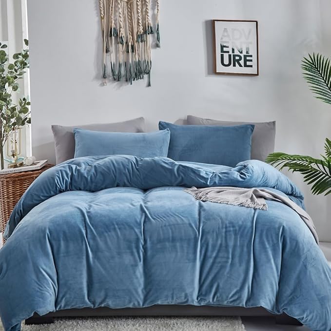 CLOTHKNOW Lake Blue Full Size Comforter Set Velvet Bedding Comforter Sets Soft Blue Comforter with 2 x Pillow Cases