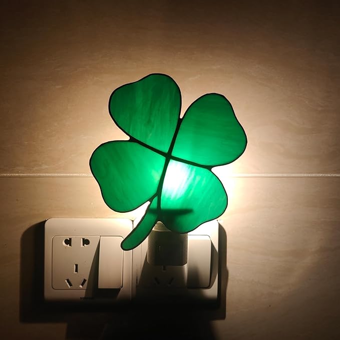 CHEZBABY Stained Glass Night Light Plug into Wall Lamp Decorative Accent Nightlight for Hallway Bedroom Bathroom Kitchen Home Décor(Clover)