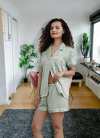 WJing Yi Jia Womens Silk Satin Pajamas Loungewear Two-Piece Sleepwear Button-Down Floral Pj Set XS-4XL