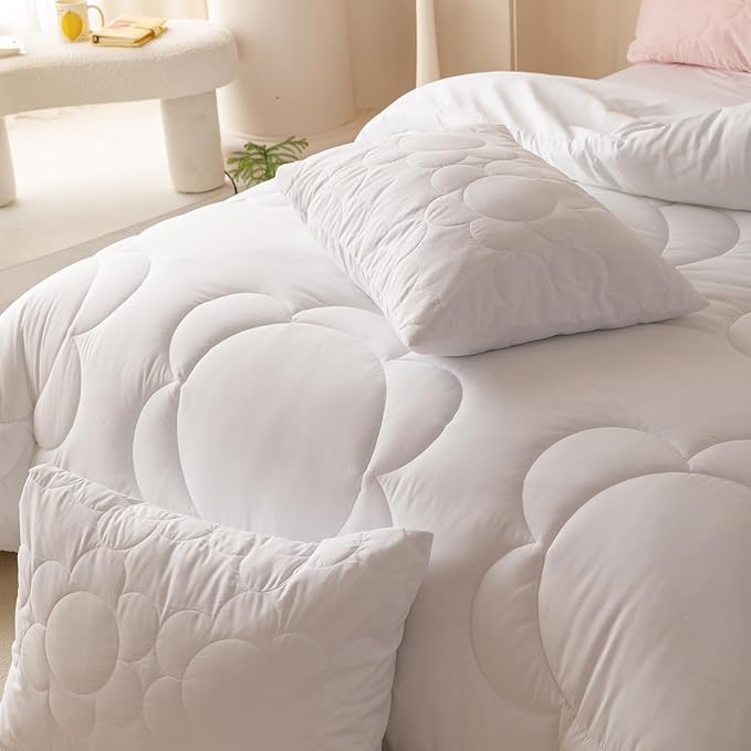 CLOTHKNOW White Queen Comforter Set Daisy Puff Pattern Bedding Comforter Sets Boho Queen Comforter Soft Floral Comforter with 2 x Pillow Cases