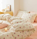 Nayoroom Strawberry Duvet Cover Set King Size Girls Cute Pink Strawberries Kawaii Comforter Cover 3 Pieces Soft Lightweight Microfiber Cream White Bedding with Zipper Closure