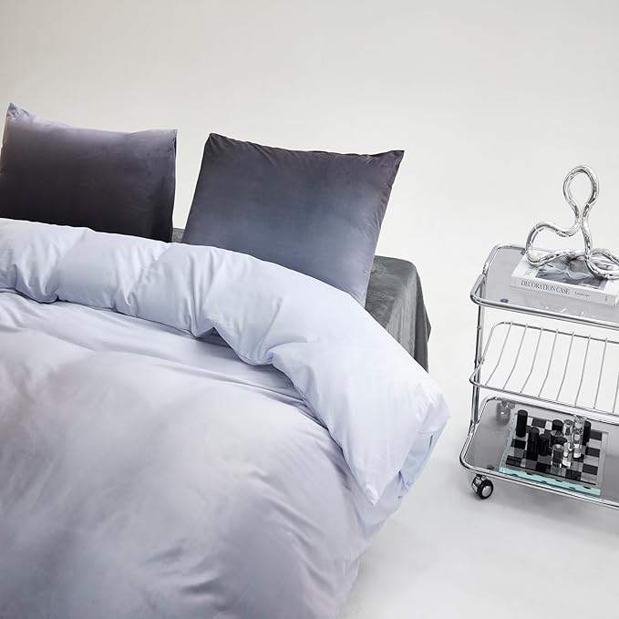 CLOTHKNOW Grey White Velvet King Size Comforter Set Gray Gradient Bedding Comforter Sets Soft Silver Comforter with 2 x Pillow Cases