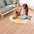 Fluffy Faux Fur Heart Shaped Area Rug Soft Fuzzy Carpet Home Decoration Wedding Party for Bedroom Living Room Bedside 40x50cm Beige
