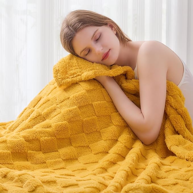 NEWCOSPLAY Super Soft Twin Blanket Mustard Yellow Premium Silky Flannel Fleece 3D Checkered Lightweight Bed Blanket All Season Use (Mustard Yellow Checkered, Twin(60"x80"))