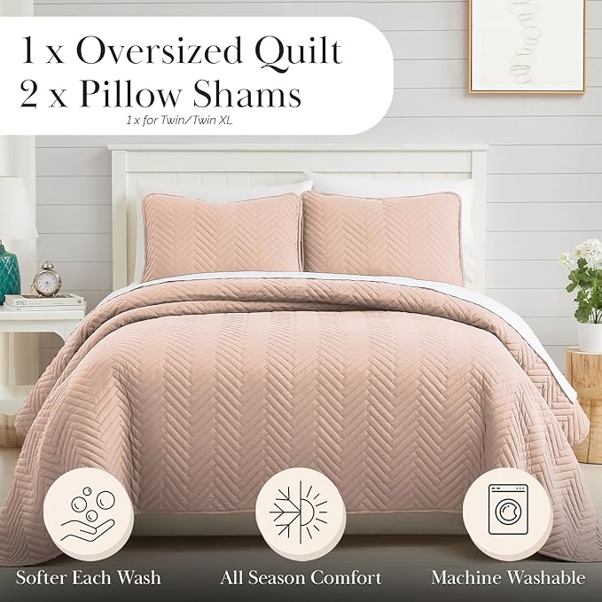 Southshore Fine Living, Inc. Oversized Quilt Bedding Set Lightweight, Prewash Fabric Soft Coverlet Bedspread 2-Piece with One Matching sham (68 in Wide x 98 in Long), Twin/Twin XL, Chevron Rose Dust