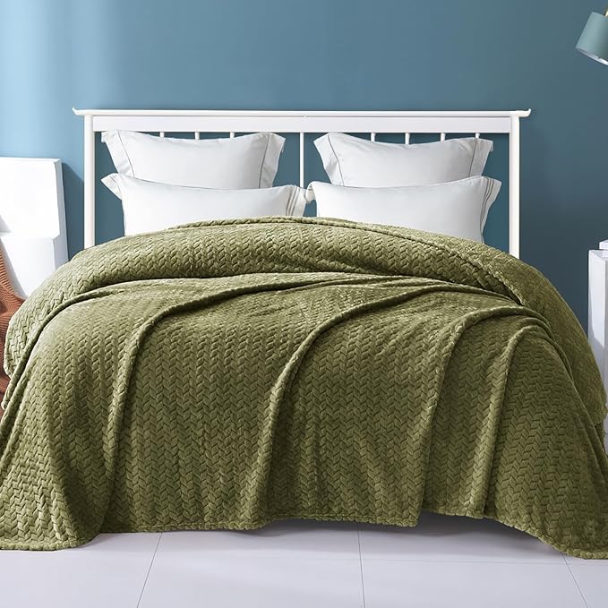Exclusivo Mezcla Fleece King Size Blanket for Bed, 90x104 Inches Soft Cozy Jacquard Flannel Blankets, Lightweight Fuzzy Plush Warm for Women, Olive Green