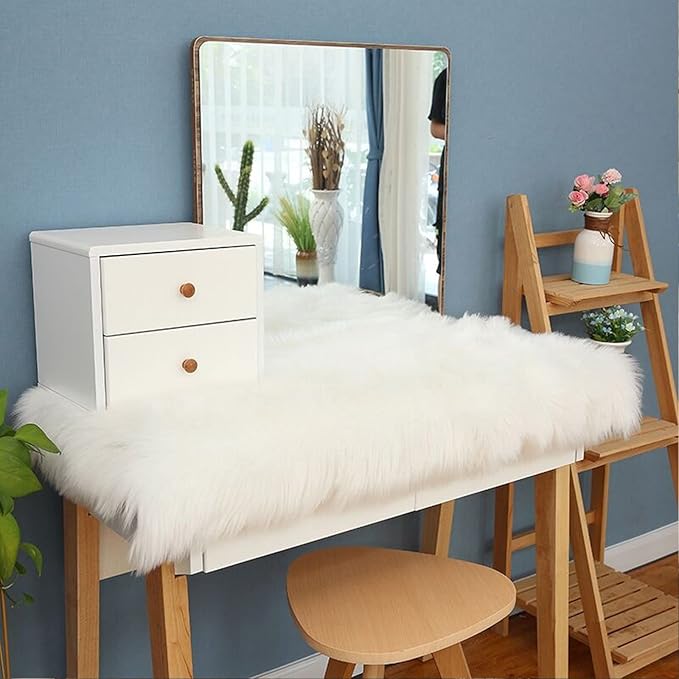 Table Runner, Thanksgiving Modern Small White Fur Table Runners for Party Birthday Christmas Friendsgiving Wedding Dinning Table, Decorative Rug Luxury Faux Fur Runner for Table(11.8x31.5inch)