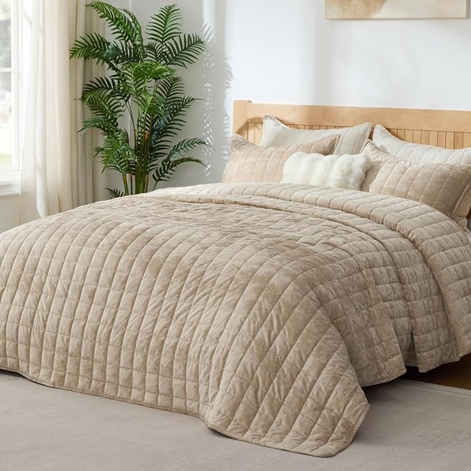 BEDELITE Velvet Quilt Set King Size - Luxury Velvet Comforter Bedding Set 3 Pieces, Lightweight Soft Cozy Taupe Oversized Bedspread Coverlet for All Seasons with 2 Pillow Shams