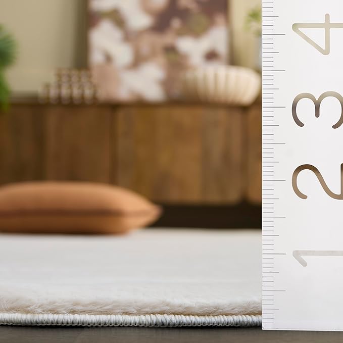 SAFAVIEH Washable Rug Faux Rabbit Fur Shag Collection - 5' x 7' Oval, Beige, Slip Resistant & Easy Cleaning, Ideal for Living Room, Bedroom, Kids Playroom, Nursery, Dining Space (FRF100B)