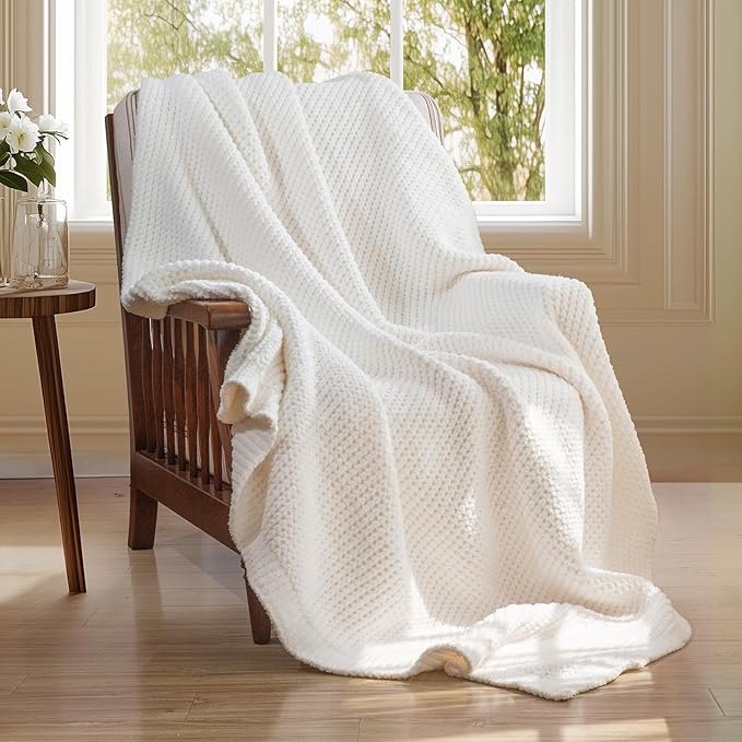 Waffle Knit Twin Blanket, Luxury Cozy Chunky Knit Twin Blanket for Couch, 60 x 80 Inch Thick Ultra-Soft Feather Yarn Knitted Blankets for Sofa, Bed, Home Decor - Off White