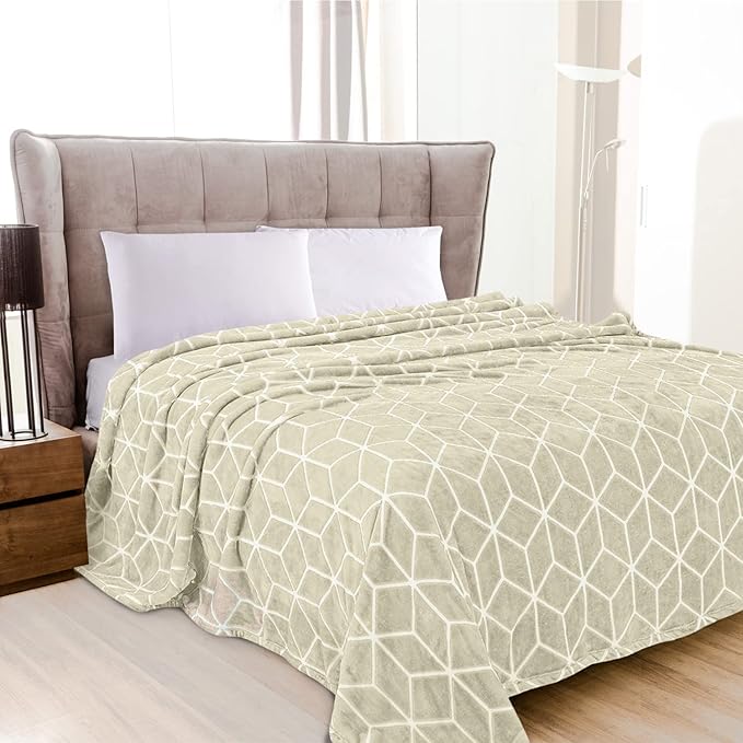 Elegant Comfort Luxury Velvety Feel Blanket, All-Season Lightweight Blanket, Ultra Plush, Soft, Cozy-Fuzzy Flannel Fleece for Couch, Sofa, Bed, Travel, Cube Design, Twin/Twin XL, Cream