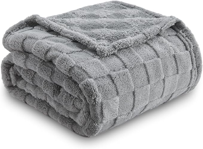 NEWCOSPLAY Super Soft Twin Blanket Grey Premium Silky Flannel Fleece 3D Checkered Lightweight Bed Blanket All Season Use (Grey Checkered, Twin(60"x80"))