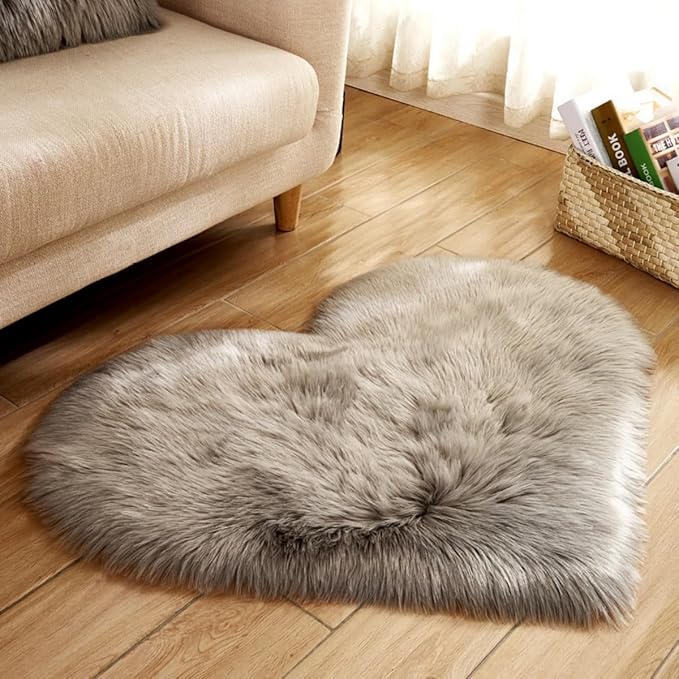 Fluffy Faux Fur Heart Shaped Area Rug Soft Fuzzy Carpet Home Decoration Wedding Party for Bedroom Living Room Bedside 50x70cm Grey