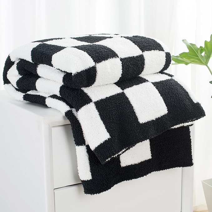 Carriediosa Checkered Throw Blanket 90" X 90" Queen, 400GSM Ultra Soft Microfiber Fuzzy Fluffy Reversible Cute Preppy Knitted Blankets Cozy Plush Fall Throws for Couch, Bed, Sofa, Black