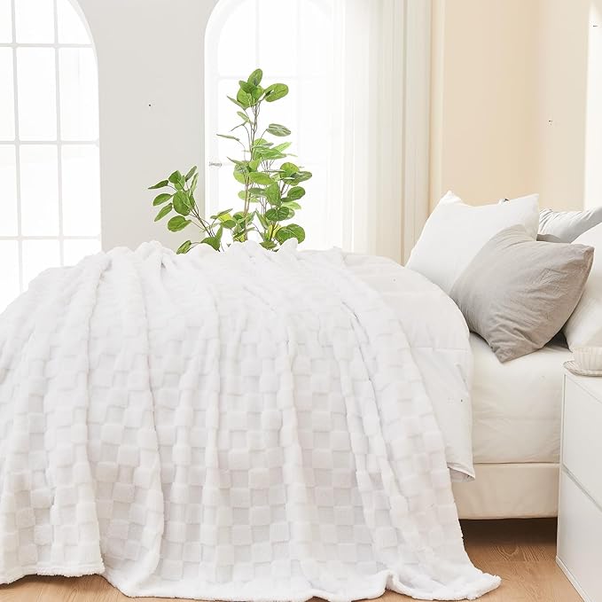 NEWCOSPLAY Super Soft Twin Blanket White Premium Silky Flannel Fleece 3D Checkered Lightweight Bed Blanket All Season Use (White Checkered, Twin(60"x80"))