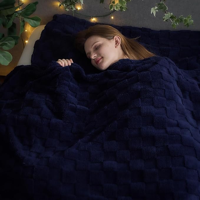 NEWCOSPLAY Super Soft King Blanket Dark Navy Premium Silky Flannel Fleece 3D Checkered Lightweight Bed Blanket All Season Use (Dark Navy Checkered, King(90"x110"))