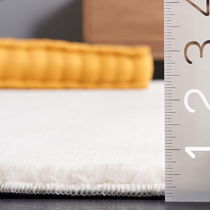 SAFAVIEH Washable Rug Faux Rabbit Fur Shag Collection - 4' Round, Beige, Slip Resistant & Easy Cleaning, Ideal for Living Room, Bedroom, Nursery, Foyer, Kids Playroom, Dining Space (FRF100B)