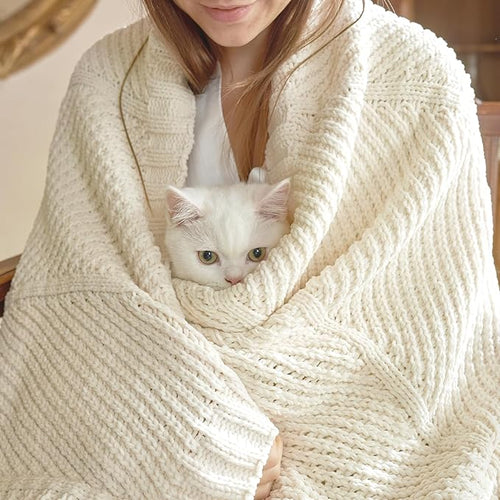 Amélie Home Knit Throw Blanket, Soft Chenille Cozy Breathable Chevron Chunky Decorative Blanket for Couch, Bed & Sofa, French-Inspired Lightweight Warm Gift for Women, Ivory, 60"x80"