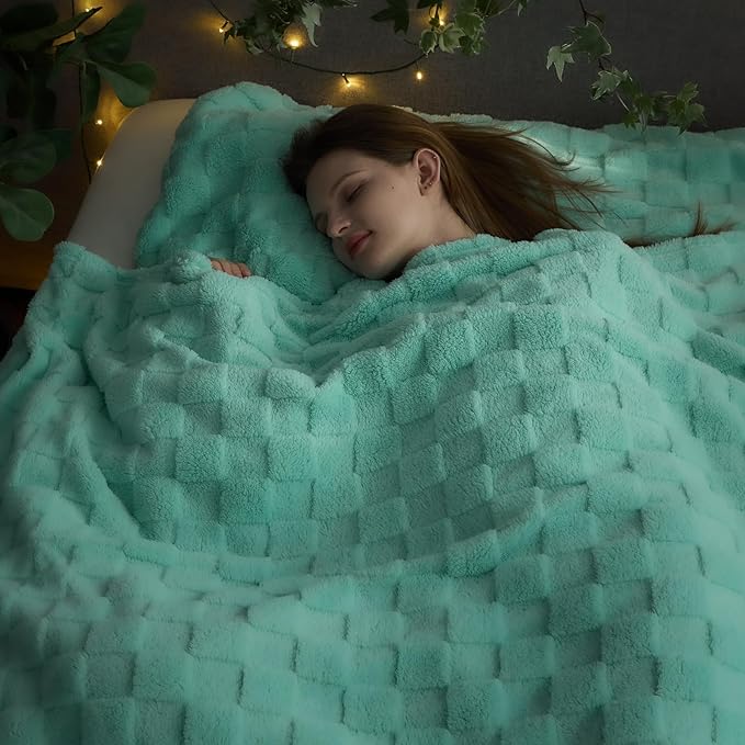 NEWCOSPLAY Super Soft Queen Blanket Aqua Premium Silky Flannel Fleece 3D Checkered Lightweight Bed Blanket All Season Use (Aqua Checkered, Queen(90"x90"))