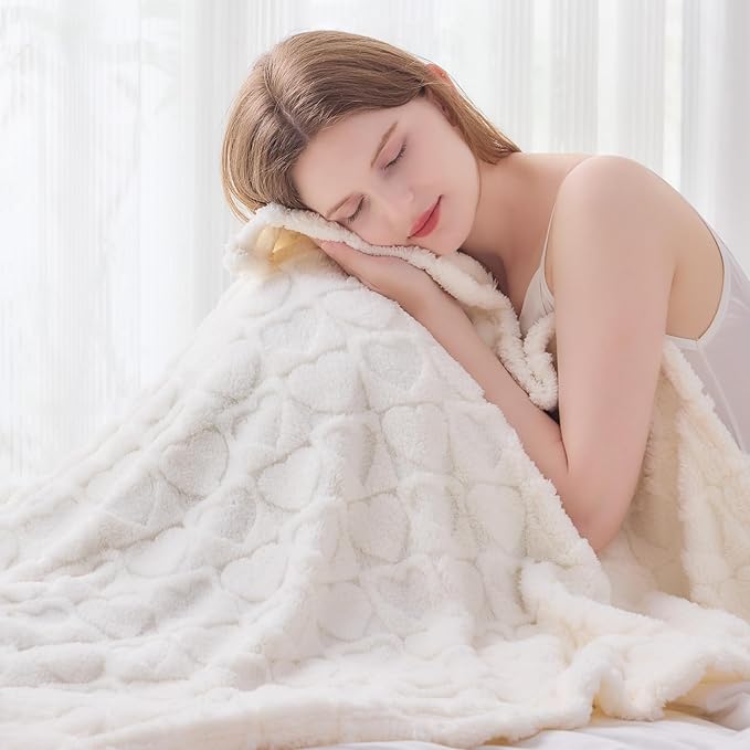 NEWCOSPLAY Super Soft Throw Blanket Off White Love Premium Silky Flannel Fleece 3D Heart Checkered Lightweight Bed Blanket All Season Use (Off White Love, Throw(50"x70"))