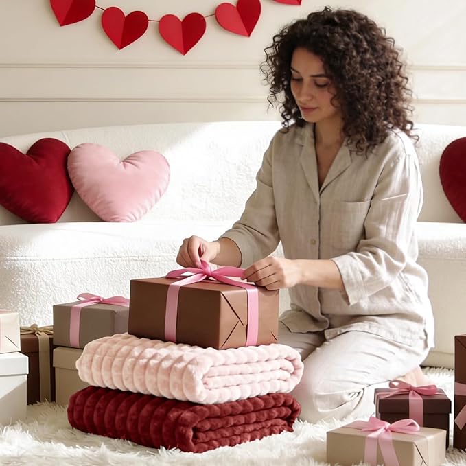 BEDELITE Burgundy Throw Blanket Twin Size for Bed- Super Soft and Warm 3D Checkered Fluffy Fuzzy Fleece Blanket, Luxurious Plush Cozy Blanket for Room Decor Fall and Winter, 60x80 inches