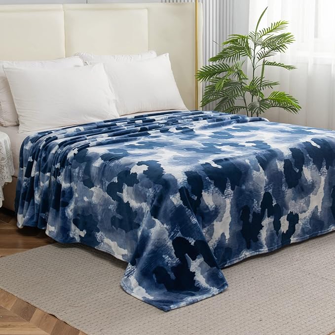 Elegant Comfort Luxury Velvety Feel Blanket, All-Season Lightweight Blanket, Ultra Plush, Soft, Cozy-Fuzzy Flannel Fleece for Couch, Sofa, Bed, Travel, Camouflage Design, King/California King, Blue