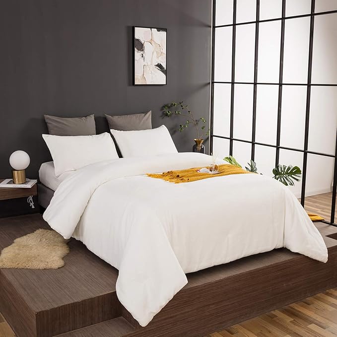 CLOTHKNOW White Velvet Full Size Comforter Set White Bedding Comforter Sets Soft Flannel White Comforter with 2 x Pillow Cases All Season