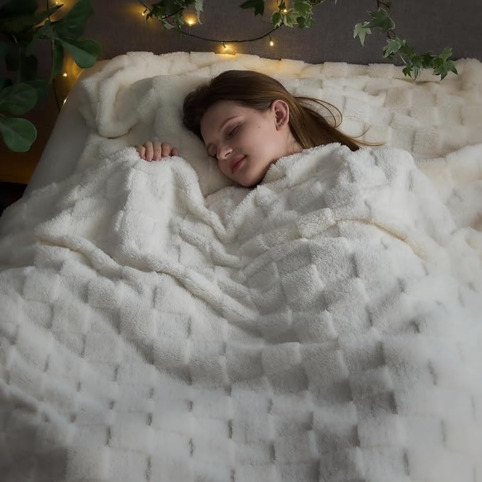 NEWCOSPLAY Super Soft King Blanket Ivory Premium Silky Flannel Fleece 3D Checkered Lightweight Bed Blanket All Season Use (Ivory Checkered, King(90"x110"))