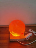 USB Colour Gradient Himalayan Salt lamp, Solid Wood Base Atmosphere Decoration Rotundity Salt lamp with Remote Control, Natural Crystal Stone Bedside Night Light, Handmade Crafts.