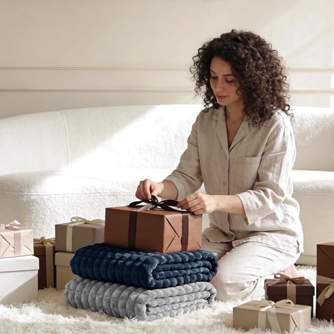 BEDELITE Navy Throw Blanket King Size for Bed- Super Soft and Warm 3D Checkered Fluffy Fuzzy Fleece Blanket, Luxurious Plush Cozy Blanket for Room Decor Fall and Winter, 108x90 inches
