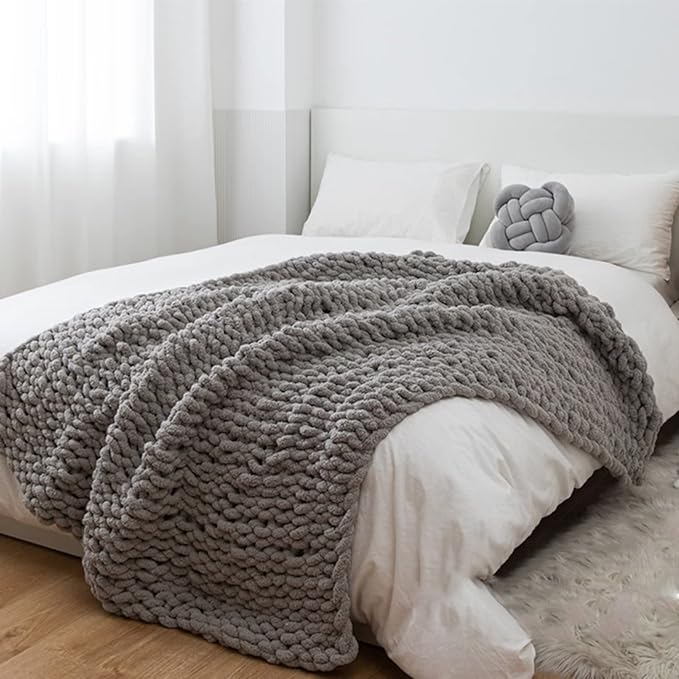 huraty Large Chenille Throw Blanket Chunky Hand Knit Bed Throw 59x79 Emerald Green Warm Blanket for Adults Kids Boho Home Decorations