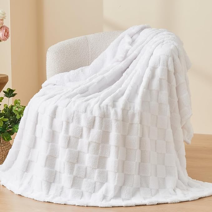 NEWCOSPLAY Super Soft Queen Blanket White Premium Silky Flannel Fleece 3D Checkered Lightweight Bed Blanket All Season Use (White Checkered, Queen(90"x90"))