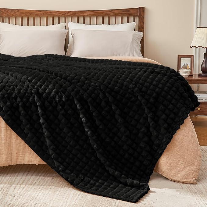 BEDELITE Black Throw Blanket King Size for Bed- Super Soft and Warm 3D Checkered Fluffy Fuzzy Fleece Blanket, Luxurious Plush Cozy Blanket for Room Decor Fall and Winter, 108x90 inches