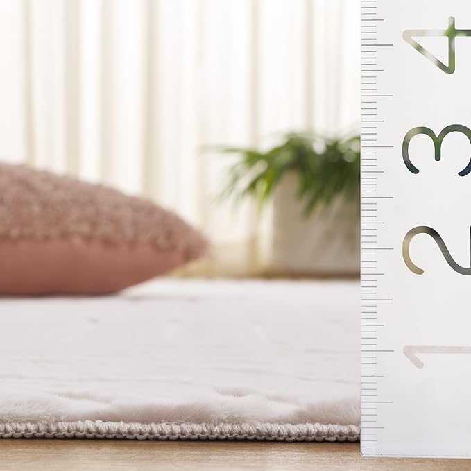 SAFAVIEH Washable Rug Faux Rabbit Fur Shag Collection - 6' Square, Ivory, Slip Resistant & Easy Cleaning, Ideal for Living Room, Bedroom, Kids Playroom, Nursery, Dining Space (FRF881A)