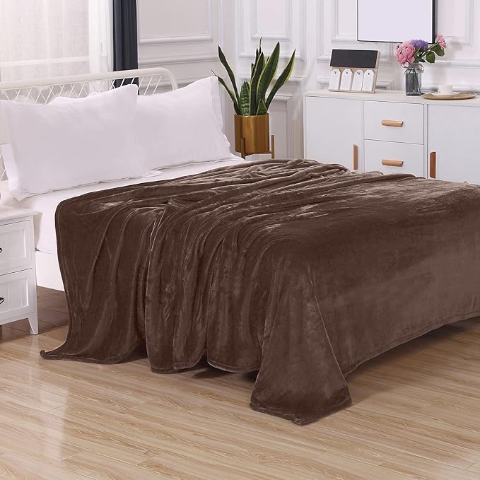 Elegant Comfort Luxury Velvety Feel Blanket, All-Season Lightweight Blanket, Ultra Plush, Soft, Cozy-Fuzzy Flannel Fleece for Couch, Sofa, Bed, Travel, Solid Design, King/California King, Brown