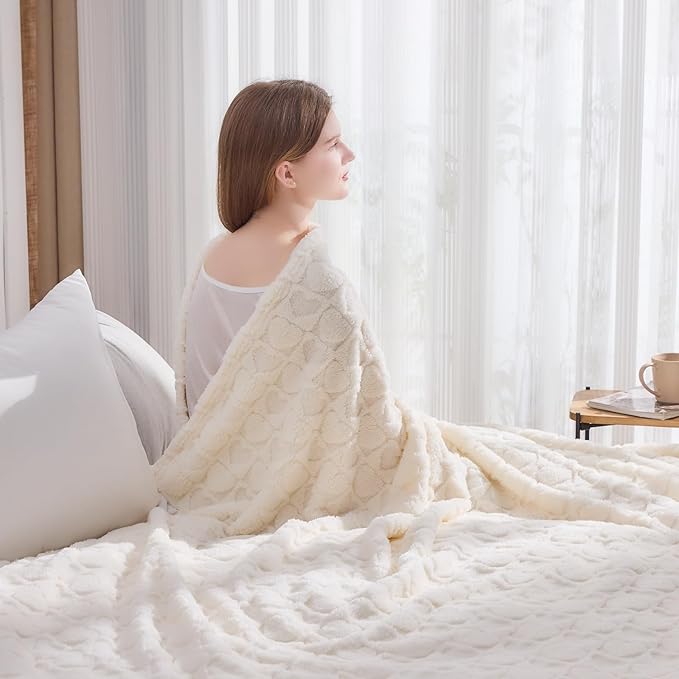 NEWCOSPLAY Super Soft Queen Blanket Off White Love Premium Silky Flannel Fleece 3D Heart Checkered Lightweight Bed Blanket All Season Use (Off White Love, Queen(90"x90"))
