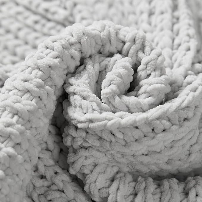 Amélie Home Knit Throw Blanket, Soft Chenille Cozy Breathable Chevron Chunky Decorative Blanket for Couch, Bed & Sofa, French-Inspired Lightweight Warm Gift for Women, Light Gray, 50"x60"