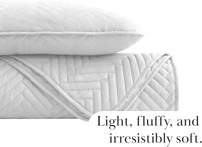Southshore Fine Living, Inc. Oversized Quilt Bedding Set Lightweight, Prewash Fabric Soft Coverlet Bedspread 2-Piece with One Matching sham (68 in Wide x 98 in Long), Twin/Twin XL, Chevron White