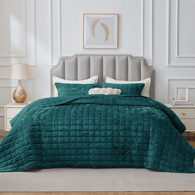 BEDELITE Velvet Quilt Set Queen Size - Luxury Velvet Comforter Bedding Set 3 Pieces, Lightweight Soft Cozy Shiny Emerald Green Oversized Bedspread Coverlet for All Seasons with 2 Pillow Shams