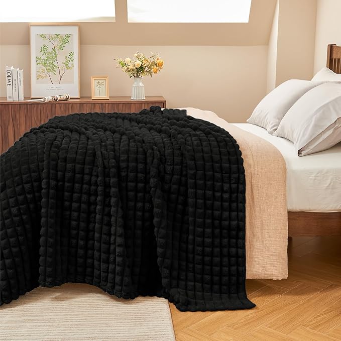 BEDELITE Black Throw Blanket King Size for Bed- Super Soft and Warm 3D Checkered Fluffy Fuzzy Fleece Blanket, Luxurious Plush Cozy Blanket for Room Decor Fall and Winter, 108x90 inches