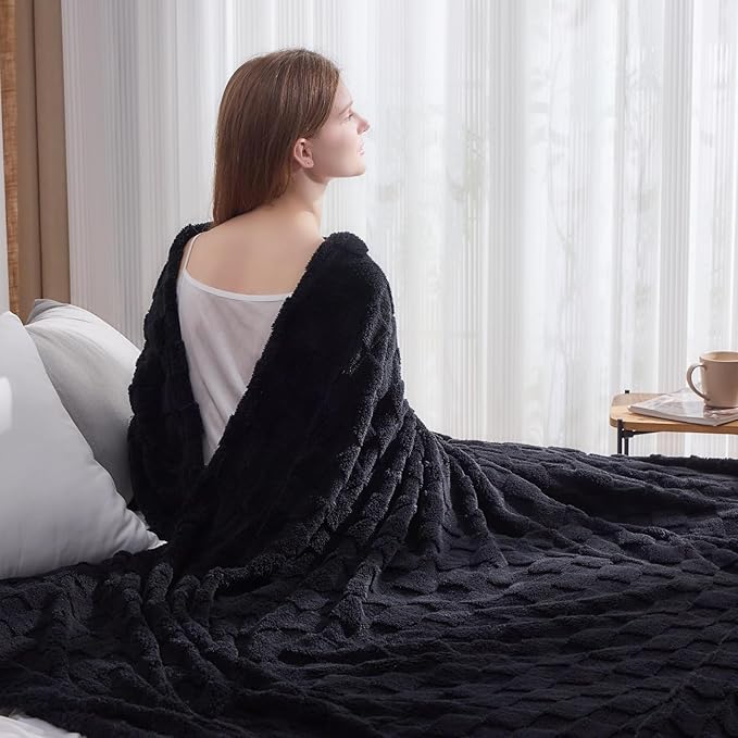NEWCOSPLAY Super Soft Queen Blanket Black Premium Silky Flannel Fleece 3D Checkered Lightweight Bed Blanket All Season Use (Black Checkered, Queen(90"x90"))