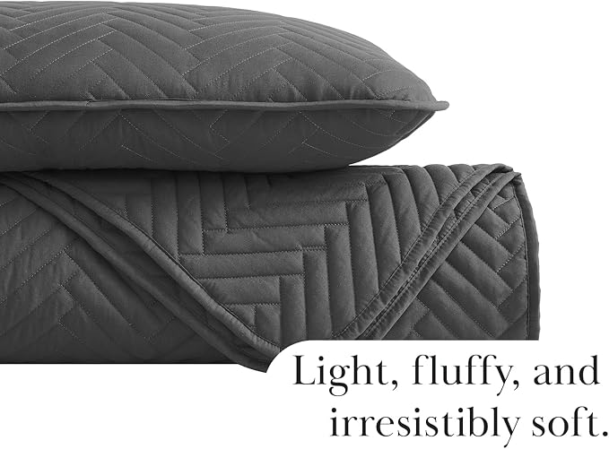 Southshore Fine Living, Inc. Oversized Quilt Bedding Set Lightweight, Prewash Fabric Soft Coverlet Twin Bedspread 2-Piece with One Matching sham (68 in Wide x 98 in Long), Twin/XL, Chevron Slate