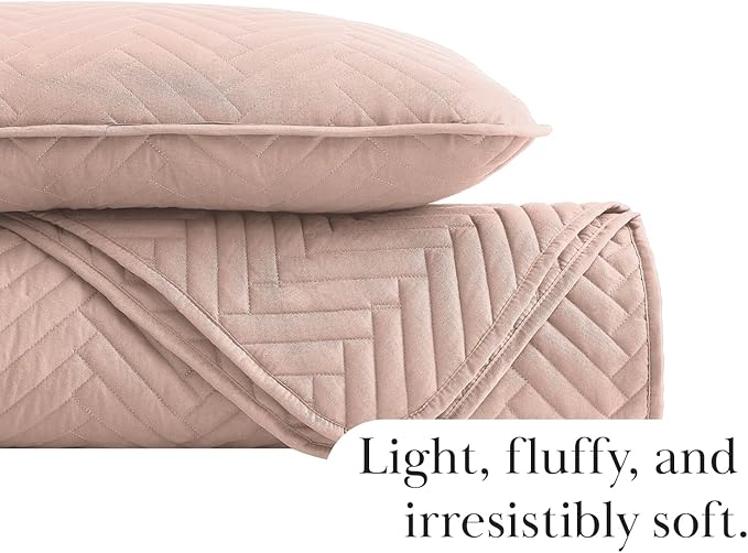 Southshore Fine Living, Inc. Oversized Quilt Bedding Set Lightweight, Prewash Fabric Soft Coverlet Bedspread 2-Piece with One Matching sham (68 in Wide x 98 in Long), Twin/Twin XL, Chevron Rose Dust