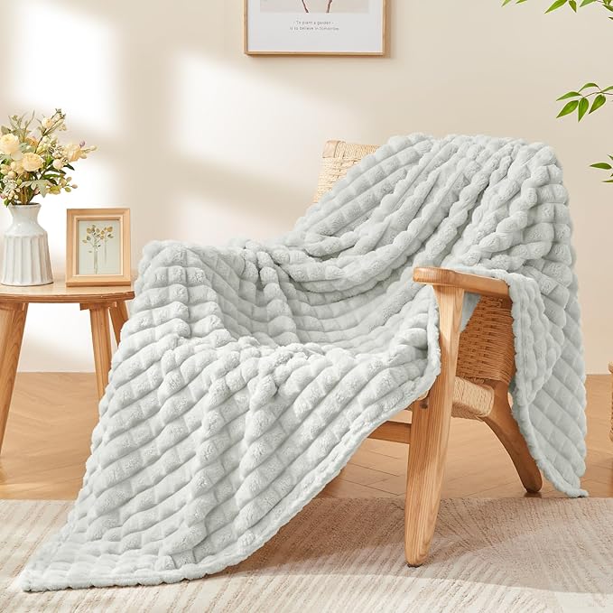 BEDELITE Light Grey Throw Blanket for Couch and Bed- Super Soft and Warm 3D Checkered Fluffy Fuzzy Fleece Blanket, Luxurious Plush Cozy Blanket for Room Decor Fall and Winter, 50x60 inches