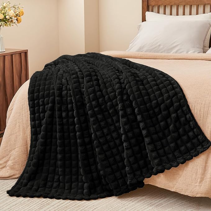 BEDELITE Black Throw Blanket King Size for Bed- Super Soft and Warm 3D Checkered Fluffy Fuzzy Fleece Blanket, Luxurious Plush Cozy Blanket for Room Decor Fall and Winter, 108x90 inches