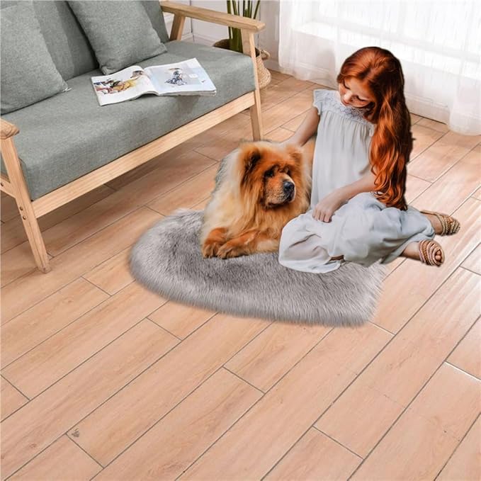 Fluffy Faux Fur Heart Shaped Area Rug Soft Fuzzy Carpet Home Decoration Wedding Party for Bedroom Living Room Bedside 50x50cm Grey